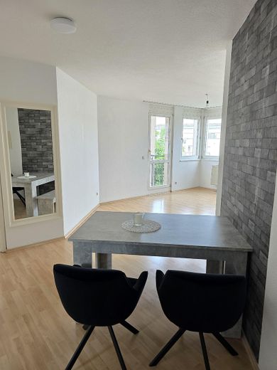 3-Zi.-Wohnung mit 2 Balkonen & EBK – ruhige Lage – Foto 1