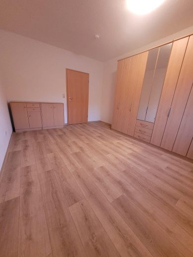 helle 3 Raumwohnung mit großem Balkon u. Tiefgarage – Schlafzimmer1