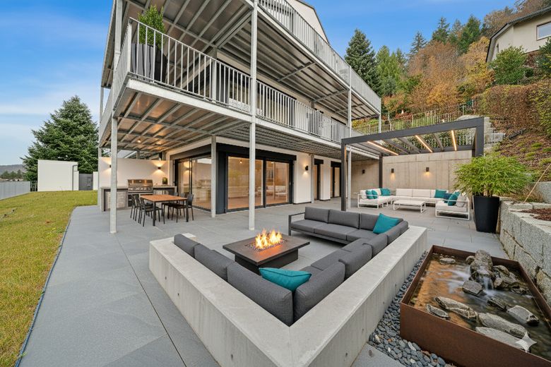 gestagt Launchebereich/Terasse