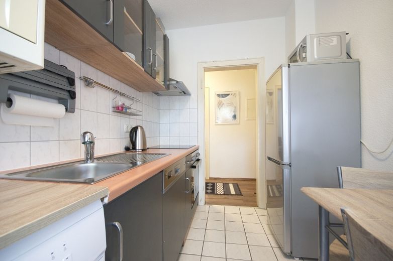 Wohnung in einem gepflegten Mehrfamilienhaus mit Internet und Waschmaschine nahe Bahnhof West für den Langzeitaufenthalt ab 6 Monaten – af0df4bb003d55d166aa994bc6f5935cd42ebe25.jpg