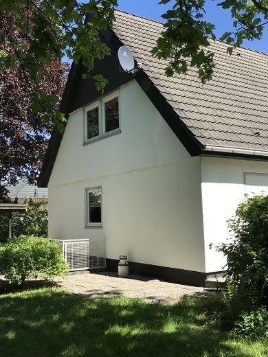 Ruhige Lage mit grossem Garten am Ende einer Sackgasse – Westseite