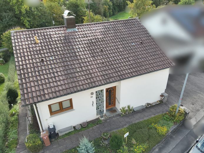 Großzügiges - freistehendes - Einfamilienhaus mit Garten - Privatverkauf ohne Maklerprovision – Luftaufnahme - Frontansicht