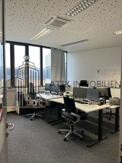 ATIK: Helle, klimatisierte Büroflächen im zentral gelegenen Synus Bürogebäude – Innenansicht