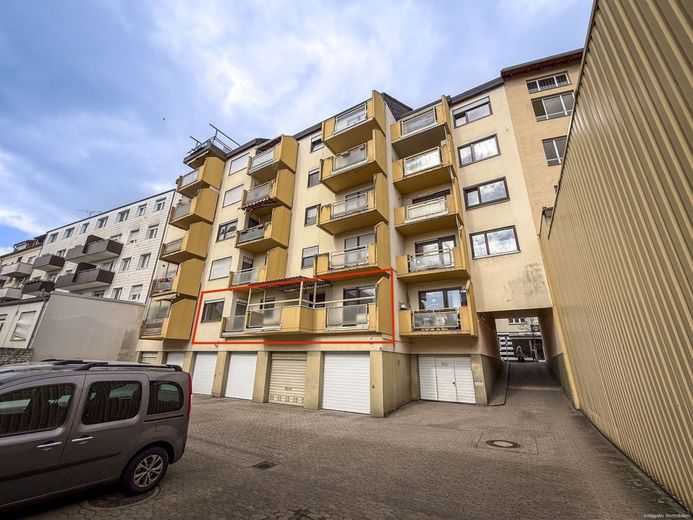 Hell und modern gehaltene Eigentumswohnung mit Balkon in zentraler Lage von Saarbrücken – Hausrückseite