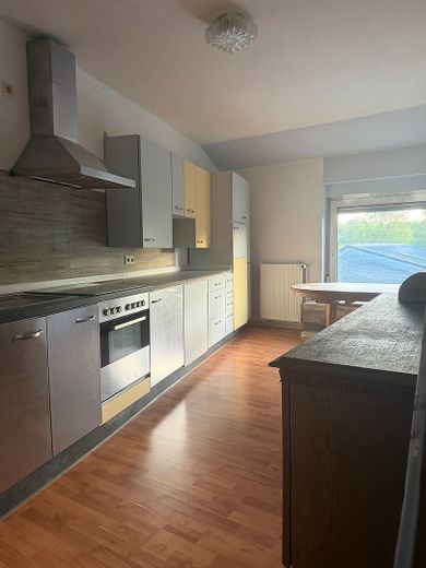 Piso de 3 habitaciones, cocina y baño cerca del aeropuerto de Hahn – Foto 8