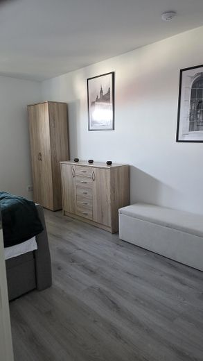 3-Zimmer, Balkon, Einbauküche & Tageslichtbad – Schlafzimmer