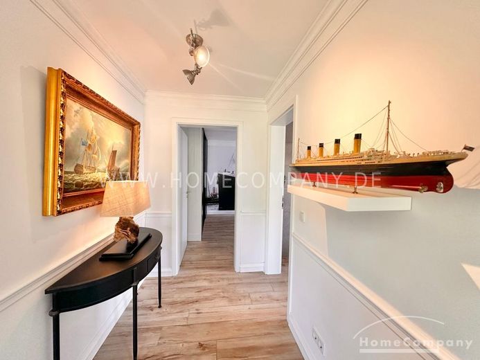 Lichtdurchflutete Designwohnung mit Balkon – 2b2f0f9bcffb9d71c5670131738ed3d0b2c6967d.jpg