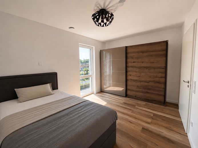 Barrierefreie moderne Eigentumswohnung mit Balkon – Schlafzimmer