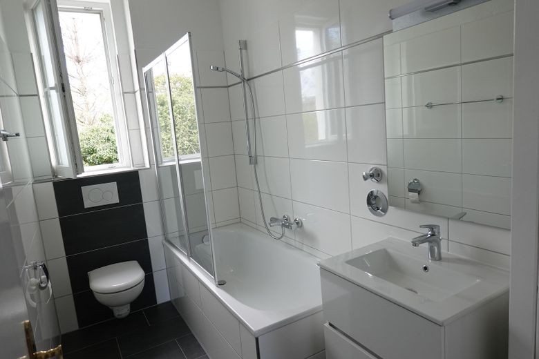 Bad einer renovierten Wohnung
