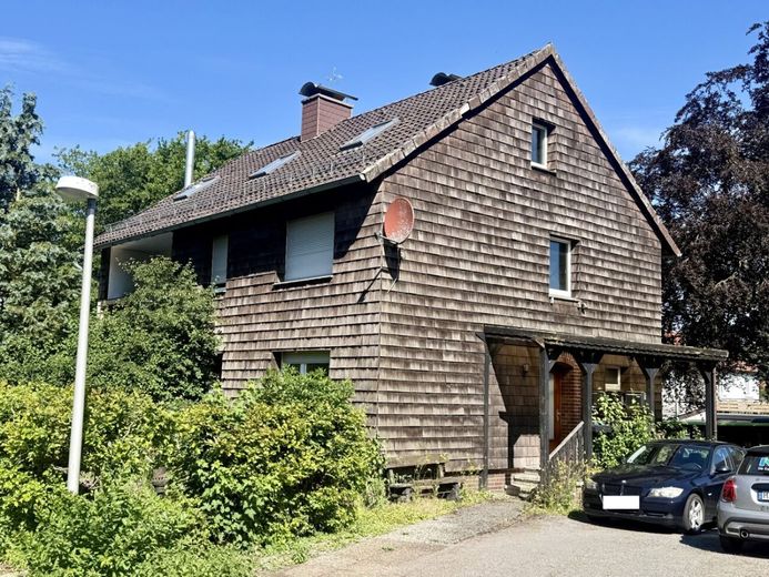 Ihre Chance: Dreifamilienhaus mit Garten, Balkon &amp; zwei freien Wohnungen – Titelbild