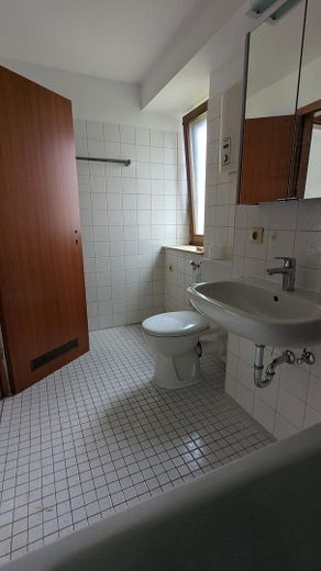 Stuttgart’ta, S-Bahn 5 dakika uzaklıkta, teraslı ve EBK’li geniş 1 odalı giriş katı dairesi – Foto 5