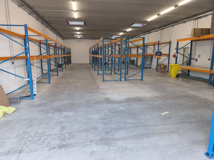 Edificio residencial y comercial con nave, oficinas, vivienda, jardín 507qm – Foto 3