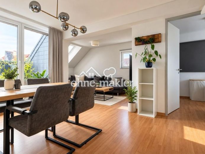 Schöne 3-Zimmer-Dachgeschosswohnung mit Südbalkon in der Südstadt – Nachmieter zum 01.12. gesucht – Foto 1