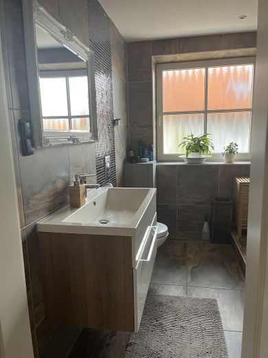 Charmantes Reihenmittelhaus in Top-Lage in Rethen bei Hannover – Badezimmer