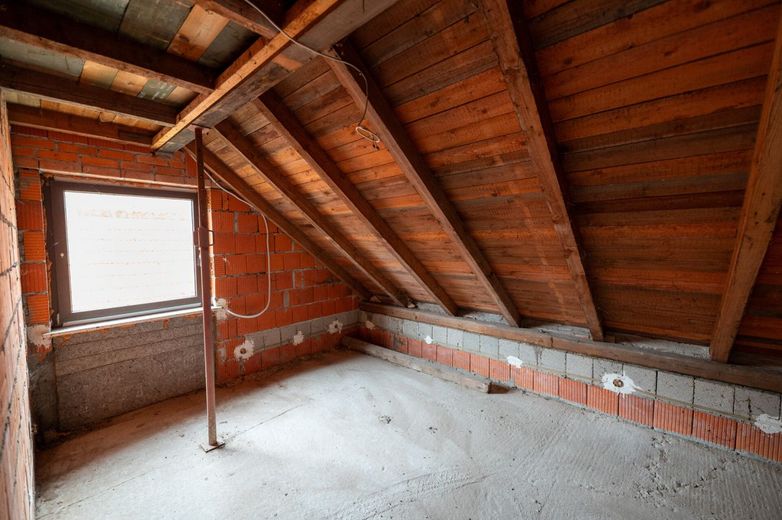 Einmaliger Vierseithof im LK Bamberg! Riesiges Grundstück, 2 x Haus, Halle, 6000 qm Bauland! Garten! – DG Ausbau vorbereitet Haupthaus Raum 1 Fenstersicht