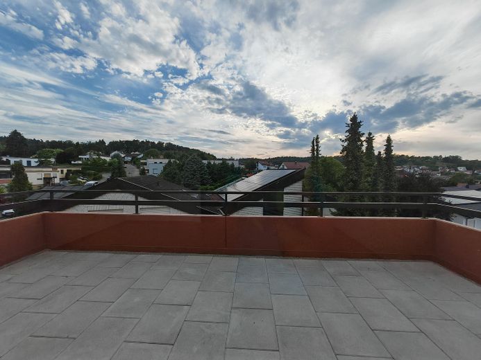 bezugsfreie und helle 3-Zi. Penthouse Wohnung in Schelmenholz – Terrasse
