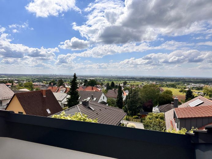 Exklusive Designvilla mit Panoramablick+Einliegerwohnung – Luxus, der Maßstäbe setzt – Dachterrasse Ausblick