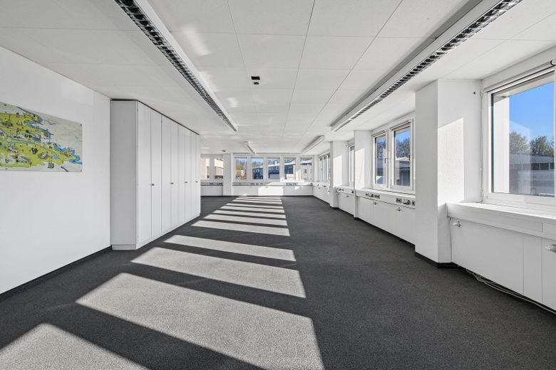 Bürofläche im EG in Neuss – Großraumbüro