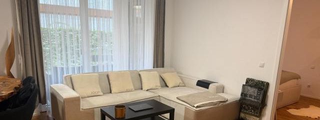 Erstklassige 2-Zimmer-Gartenwohnung: Modernes Design & Top-Lage im Ackermann Park