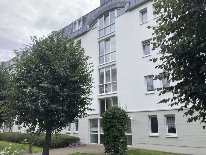 Ab 01.08.26! 1-Raum WE mit Balkon, Einbauküche und Tiefgaragenstellplatz in ruhiger Seitenstraße – Foto 1