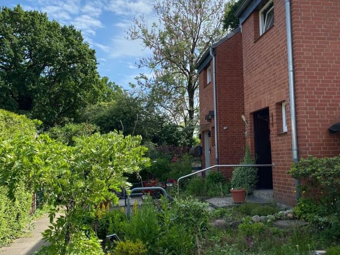 *Questa casa a schiera centrale è pronta per essere abitata, in un contesto assolutamente adatto alle famiglie a Kaltenkirchen!!!* – Foto 1