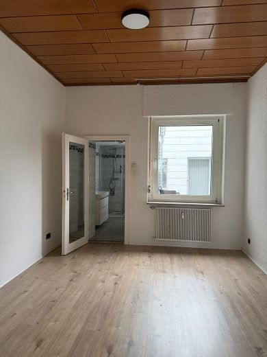 Wohnen mit Kamin, Terrasse und Garten – großzügige 3,5-Zimmer-Wohnung in Solingen – Фотографія 17