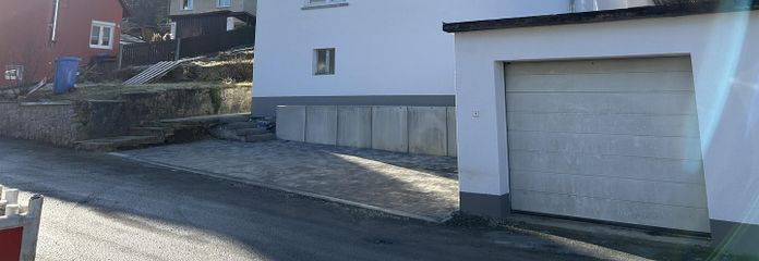 Ansicht Straße, Haus+Garage