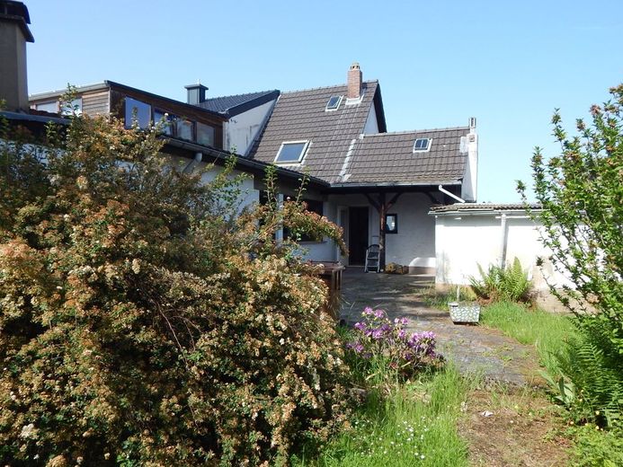 *****Ein echtes Juwel! sucht neuen Hausherrn***** – Blick zur Terrasse