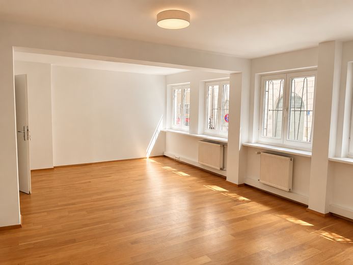 124 m² de surface commerciale | Emplacement de premier choix dans le Lehel – Photo 4