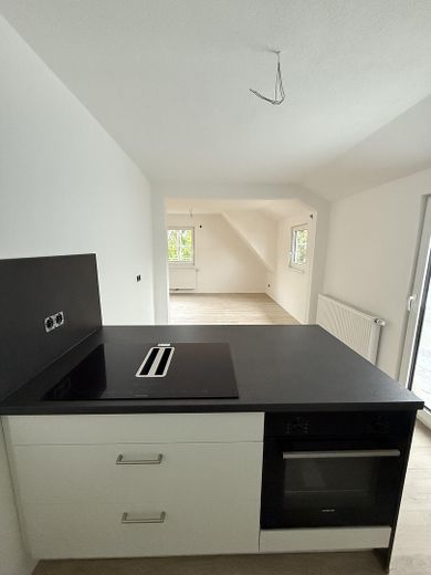 Kücheninsel mit Einbaugeräten