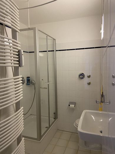 Bella e luminosa appartamento condiviso di 2 locali con balcone esposto a sud in vendita – Bad 