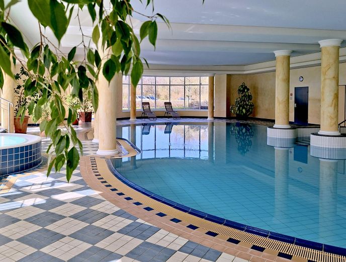 KURPARK-RESIDENZ Appartement en copropriété de 2 pièces, piscine/jacuzzi/sauna inclus dans les charges de copropriété, pompe à chaleur ! 1 place de parking en garage souterrain – Nutzung im Hausgeld inklusive