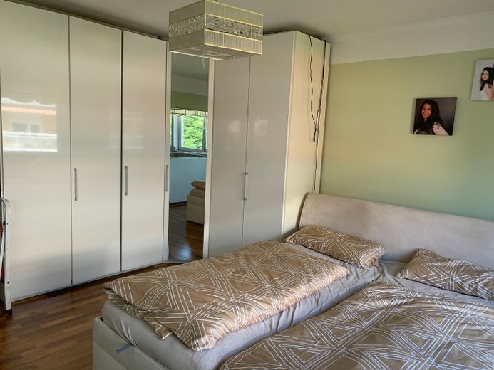 Schöne Lichtdurchflutete 4 Zimmer Wohnung – Schlafzimmer  17 qm