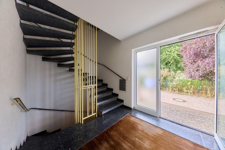 Investimento con prospettiva – 4-MFH con suddivisione WEG e 4 libri fondiari in 32278 Kirchlengern – Treppenhaus Erdgeschoss