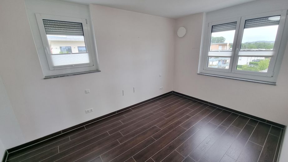 Markdorf’ta Alpler manzaralı, asansörlü ve küçük bir konut kompleksinde güneş alan 2,5 odalı çatı katı dairesi – Fotoğraf 13
