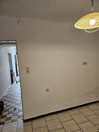 Blick aus der Küche auf Flur