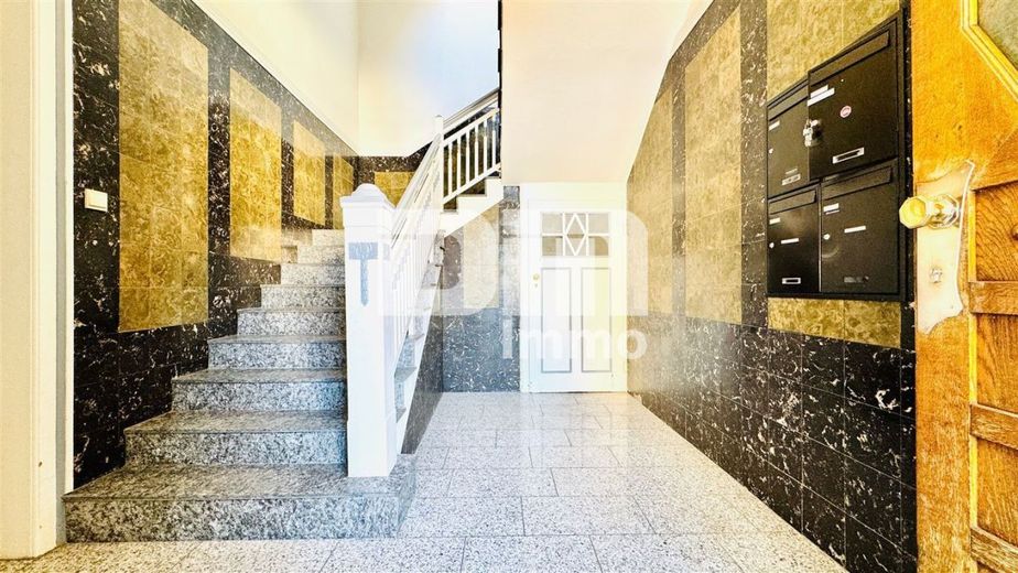Hochwertige 5-Zi Wohnung in Traumlage mit Balkon in gepflegter Jugendstil-Villa + Panoramablick – Treppenhaus