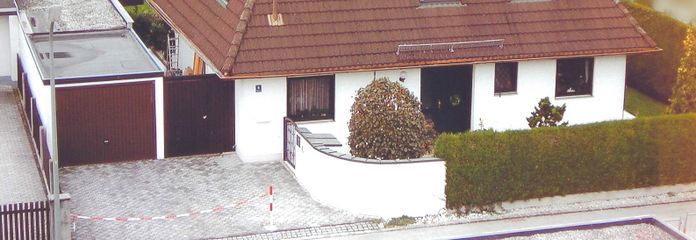 Ostseite mit Garage/Stellplatz