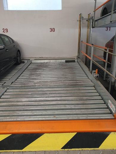 SENZA PROVVIGIONE! Moderno loft di 73 m² a Stoccarda-Nord con balcone + posto auto interrato – Tiefgaragenstellplatz