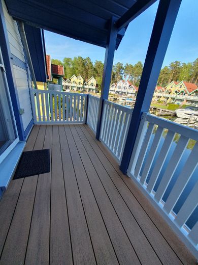 Ferienhaus mit eigenem Bootssteg im Hafendorf Rheinsberg – Balkon