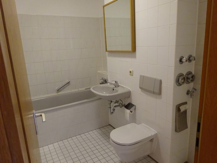 Bad mit Wanne
