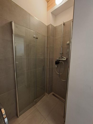 Hintere WE - Dusche