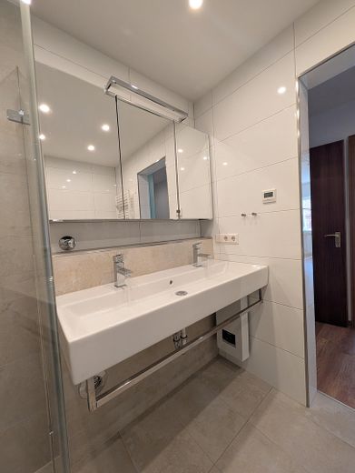 Familien- und Tierfreundliche Stadtwohnung 4 Zimmer Wohnung – Badezimmer