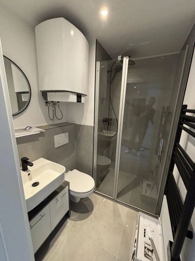 Möbliertes WG-Zimmer ab sofort verfügbar / Stadelheimer Straße 23, München / WE7 / Zi.1 – Badezimmer