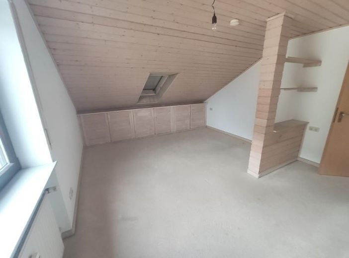 3 Zi. DG Wohnung mit Küche, Gartenmitbenutzung und Stellplatz – Kinderzimmer Bild 2