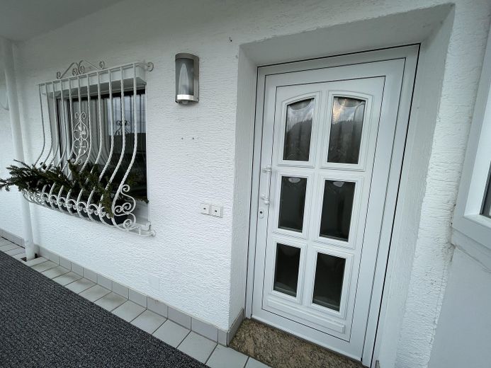 Wohnungstür & Laubengang