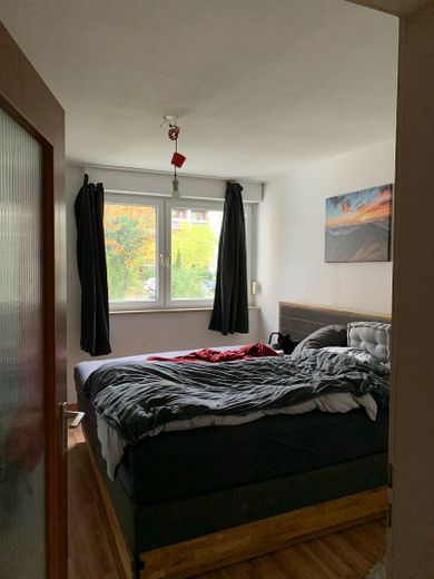 Инвестиционная недвижимость в Унтерхахинге, 3-комнатная квартира – Schlafzimmer