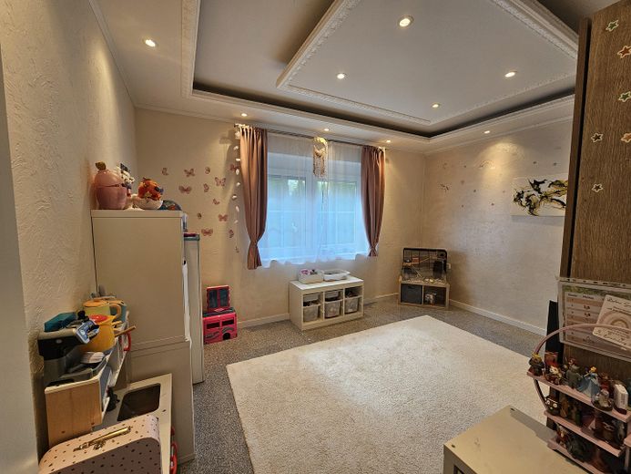 Bungalow premium senza provvigione | 180 m² | Potenziale di ampliamento | Doppio garage | Posizione tranquilla – 22 Kind 2