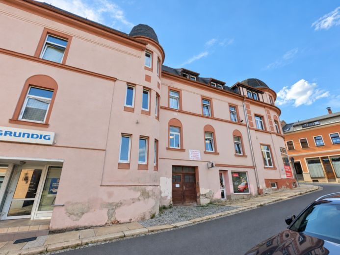 9,26 % Rendimento lordo effettivo | Edificio residenziale e commerciale con 13 unità a Markneukirchen – Foto 1