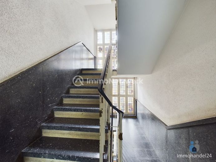 ***großzügige Altbauwohnung in toller Lage von Köln Lindenthal mit Balkon*** – Treppenhaus